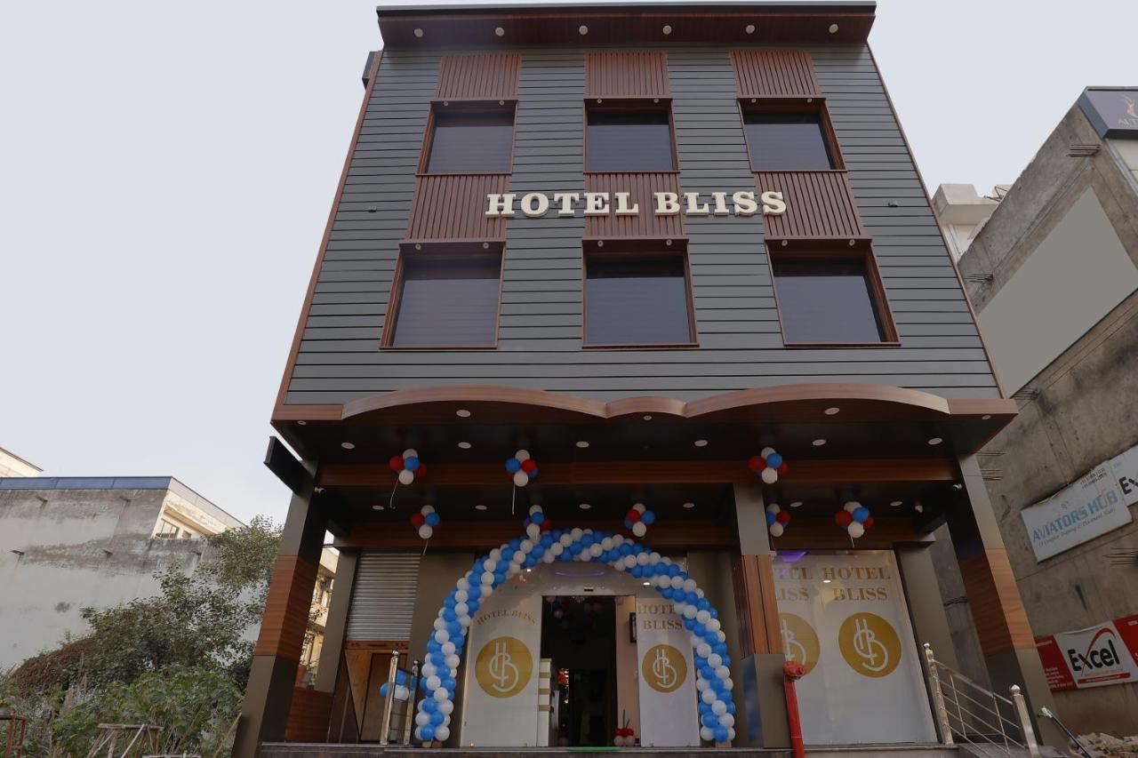 Hotel Bliss Zirakpur エクステリア 写真