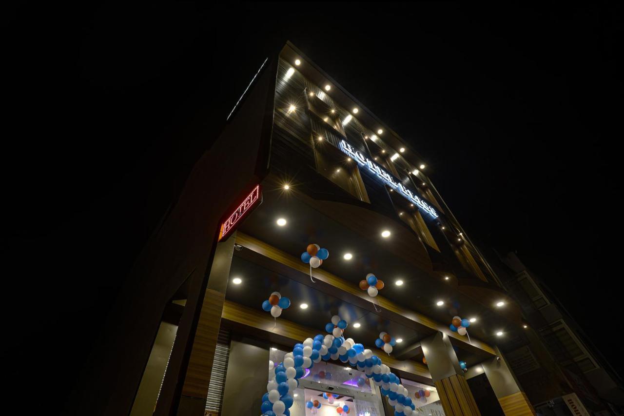Hotel Bliss Zirakpur エクステリア 写真