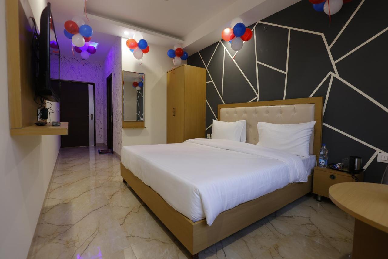 Hotel Bliss Zirakpur エクステリア 写真